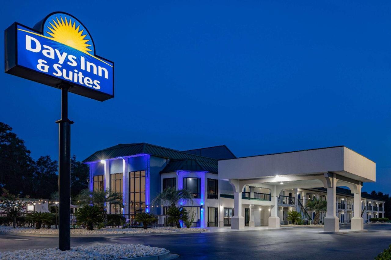 Days Inn & Suites By Wyndham Savannah Midtown Exterior photo